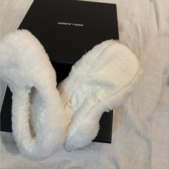 ❤️Women's Plush White Slippers - Picture 1 of 6